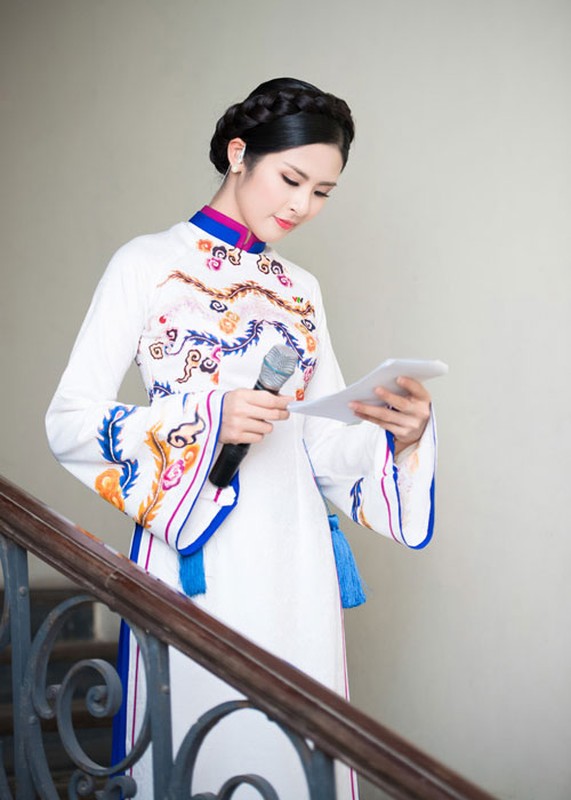 Hoa hau Ngoc Han dep nen na voi ao dai-Hinh-4